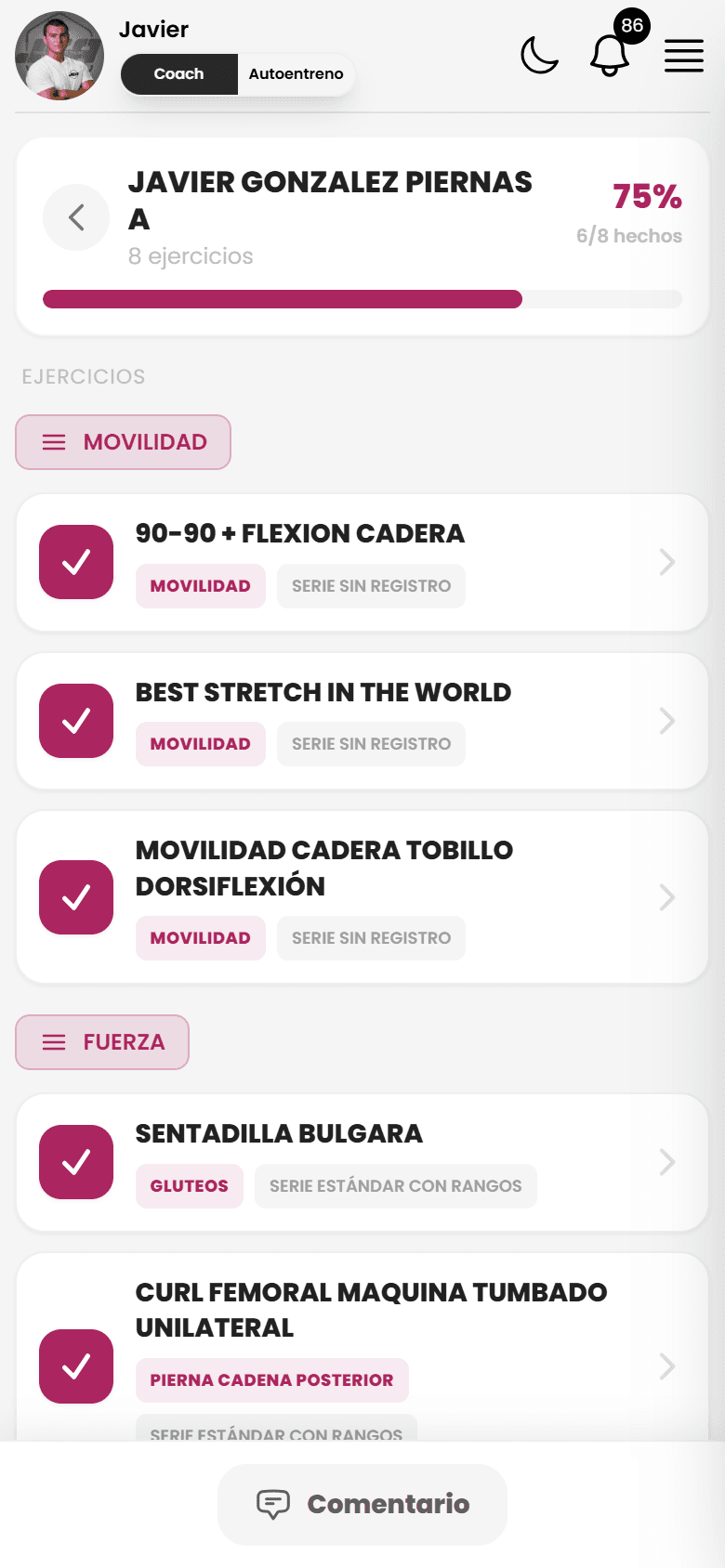Sesión de entrenamiento del cliente con ejercicios y series
